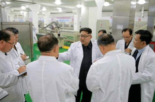 金正恩视察平壤食品工厂，赞国产设备如美男子，强调农产品自给自足